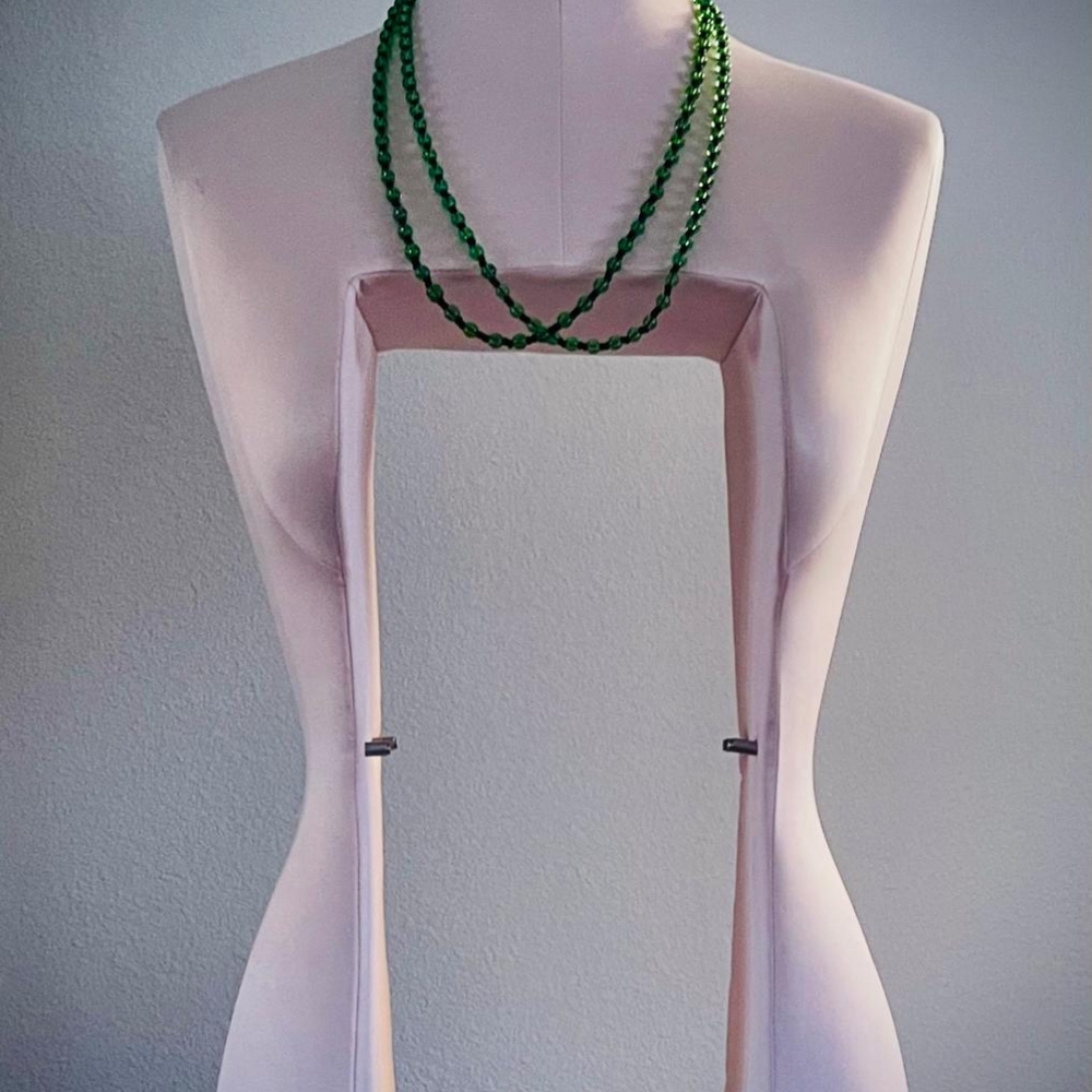 NEW, 5 Beaded Necklaces. Color: Emerald Green. Each Lenght: 25". - Picture 2 of 3
